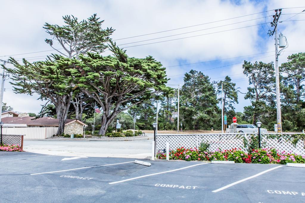 Pelican Inn Monterey Exterior photo