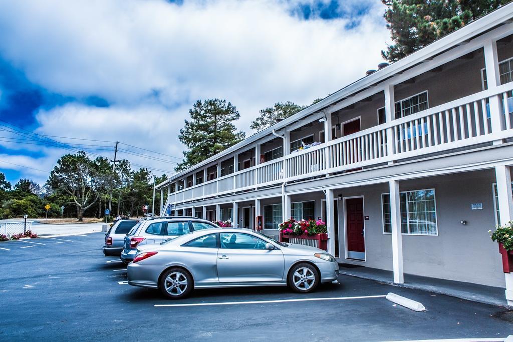 Pelican Inn Monterey Exterior photo