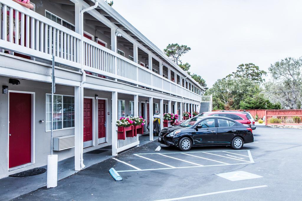 Pelican Inn Monterey Exterior photo